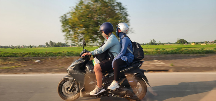 Nhiều người xem việc trở lại Hà Nội cũng như một chuyến đi phượt.