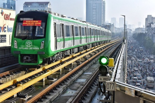 Chiều 24/2, đại diện Công ty TNHH Một thành viên Đường sắt Hà Nội (Hanoi Metro) cho biết, các cơ quan, đơn vị của thành phố Hà Nội và Bộ Giao thông Vận tải cùng tổng thầu đã và đang khẩn trương triển khai các công việc để sớm đưa dự án đường sắt Cát Linh - Hà Đông vào vận hành khai thác như ý kiến chỉ đạo của Thủ tướng Chính phủ.