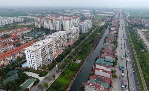 Huyện Gia Lâm: Nằm ở phía Đông của Thủ đô Hà Nội. Phía Bắc giáp quận Long Biên; phía Tây Nam có địa giới là dòng sông Hồng, bên kia bờ là huyện Thanh Trì và quận Hoàng Mai; phía Đông Bắc và Đông giáp với các huyện Từ Sơn, Tiên Du, Thuận Thành của tỉnh Bắc Ninh; phía Nam giáp với huyện Văn Lâm, tỉnh Hưng Yên.