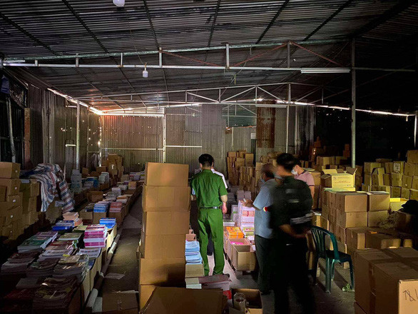 Đường dây sản xuất 3 triệu cuốn sách giả: Ngày 19/6, Bộ Công an và các đơn vị liên quan đã triệt phá thành công đường dây tội phạm có tổ chức quy mô lớn chuyên sản xuất, buôn bán sách giáo khoa giả tại Công ty CP In và văn hóa truyền thông Hà Nội và Công ty TNHH sản xuất và thương mại Phú Hưng Phát (Hà Nội) để tiêu thụ tại các tỉnh, thành phố.