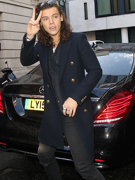 Một trong những cuộc tình được nói nhiều nhất của Kendall Jenner là với nam ca sĩ Harry Styles. Hai người đã bị chộp ảnh khi đi nghỉ ở St. Barts với nhau năm 2015 và chính chị gái của Kendall, Khloe đã khẳng định cả hai đang hẹn hò. Tuy nhiên mối tình này cũng nhanh chóng tan thành mây khói sau vài tháng vì chàng ca sĩ tóc xoăn không muốn tính chuyện lâu dài với Kendall. (Ảnh: GC IMAGES)