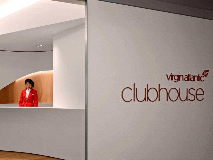 Hãng hàng không Anh Virgin Atlantic vừa mở một phòng chờ máy bay vô cùng sang trọng và tiện nghi để phục vụ các hành khách VIP ở sân bay Los Angeles (Mỹ).