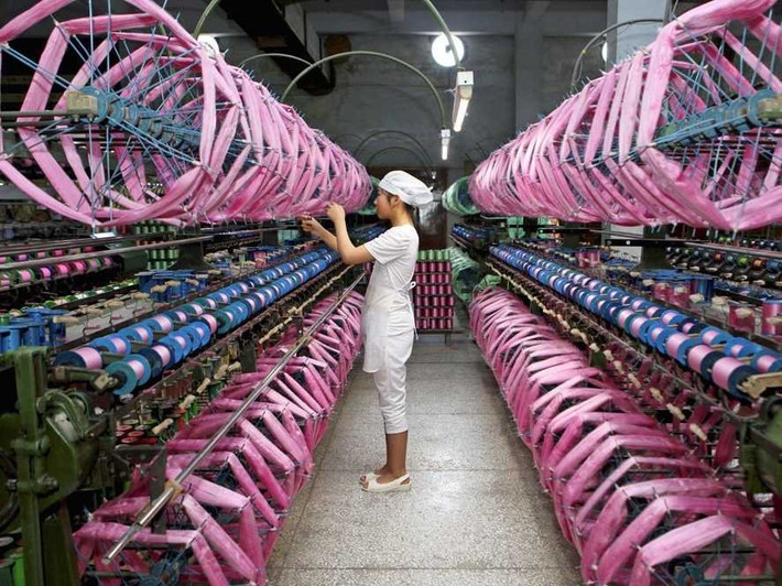 13. Trung Quốc: Đây là một cường quốc sản xuất, xuất khẩu và nhiều người tin rằng nền kinh tế này sẽ vượt qua Mỹ trong thập kỷ tới. Tuy nhiên, chính phủ Trung Quốc cũng đang phải đối mặt với nhiều vấn đề lớn khi đưa đất nước chuyển tiếp sang nền kinh tế dựa trên nền tảng tiêu dùng. Ngoài ra, thu nhập bình quân đầu người của Trung Quốc cũng đang dưới mức trung bình thế giới.