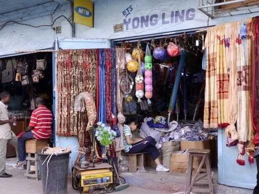3. Cộng hòa Dân chủ Congo: Congo là nước giàu tài nguyên thiên nhiên nhưng không được khai thác hiệu quả vì tình trạng tham nhũng có hệ thống, xung đột và bất ổn chính trị.