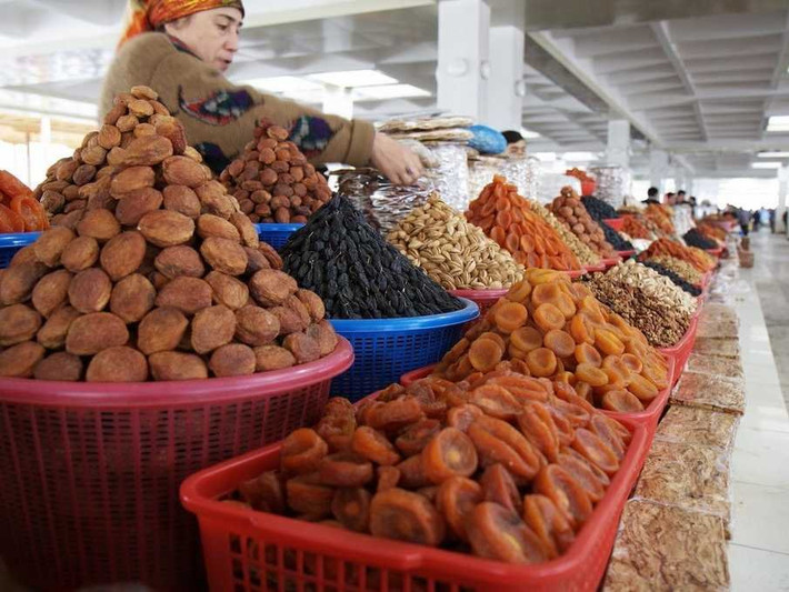 5. Uzbekistan: Uzbekistan là nước xuất khẩu bông lớn thứ năm thế giới và cũng là quốc gia có trữ lượng khí thiên nhiên và vàng rất lớn. Thời gian gần đây, Uzbekistan đang tiến tới thực thi lệnh cấm sử dụng lao động trẻ em trong việc thu hoạch bông.