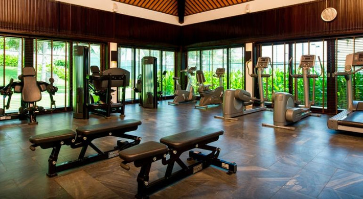 Phòng gym với các trang thiết bị hiện đại và tiện nghi để du khách tập thể dục hàng ngày.