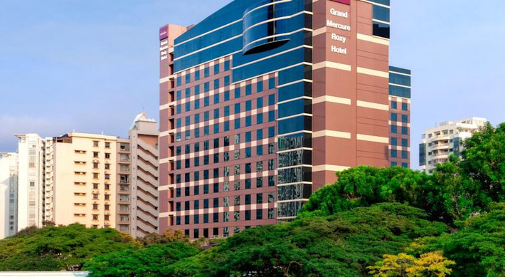 Khách sạn Grand Mercure Roxy cũng nằm trong danh sách phục vụ SEA Games năm nay: Grand Mercure Roxy Hotel nằm ở khu Katong, cách Công viên East Coast 2 km. Khách sạn có 5 nhà hàng cho khách lựa chọn ăn uống, một hồ bơi thư giãn.