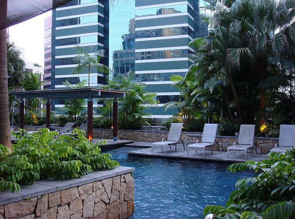 Khách sạn Amara còn cung cấp phòng tập thể dục, hồ bơi, sân tennis và trang bị phòng họp cho những cuộc họp quan trọng với sức chứa 500 chỗ ngồi, 4 phòng chức năng và có bãi đậu xe riêng cho du khách.
