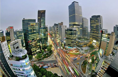 Nằm ở thủ đô Seoul (Hàn Quốc), khu Apgujeong-dong là nơi tập trung sinh sống của rất nhiều gia đình giàu có, những cửa hàng sang trọng.