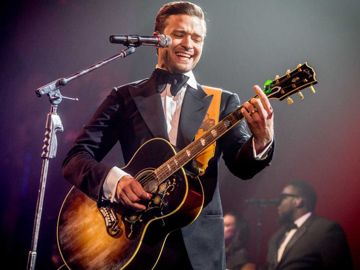 Ca sĩ nổi tiếng Justin Timberlake ăn hai bữa sáng hàng ngày: Bữa sáng đầu tiên của nam ca sĩ này gồm bánh quế với bơ hạnh nhân và một quả trứng. Sau khi làm việc một lúc, anh lại ăn thêm một quả trứng hoặc uống một ly bột protein shake.