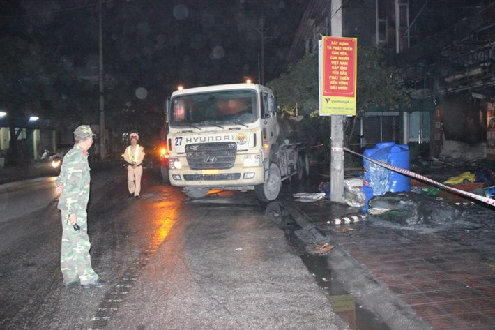 Lực lượng chức năng điều tra làm rõ nguyên nhân vụ cháy.