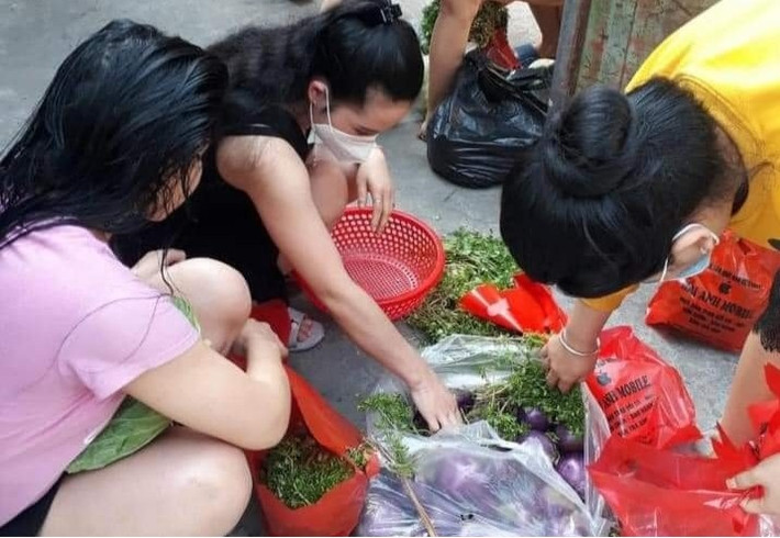 Những tiếng kêu than xuất hiện trên mạng xã hội của một số công nhân phản ánh việc thiếu các nhu yếu phẩm trong những ngày phòng chống dịch COVID-19, thậm chí một số công nhân còn không đủ gạo, mỳ tôm để ăn.