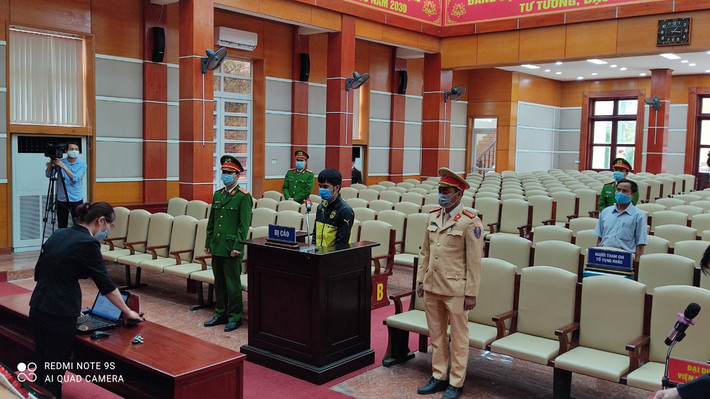 Tại phiên tòa, Tập đã khai nhận toàn bộ hành vi phạm tội. Sau khi xem xét tính chất và mức độ phạm tội cũng như xem xét đầy đủ các tình tiết tăng nặng, giảm nhẹ trách nhiệm hình sự.