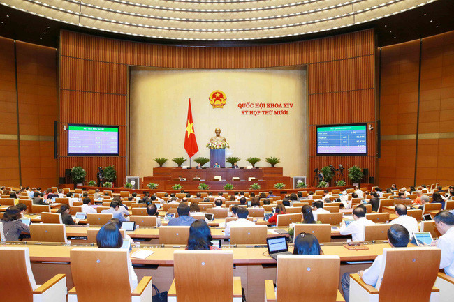 Toàn bộ các thành viên Chính phủ sẽ do Quốc hội bầu và phê chuẩn. Các chức danh Thủ tướng, cùng với Chủ tịch Quốc hội và Chủ tịch nước và Chánh án TAND Tối cao sẽ thực hiện nghị thức tuyên thệ trước Quốc hội sau khi nhậm chức. >>> Mời độc giả xem thêm video Nhiều điểm mới trong công tác nhân sự đại biểu Quốc hội và đại biểu HĐND các cấp. Nguồn: VTC1