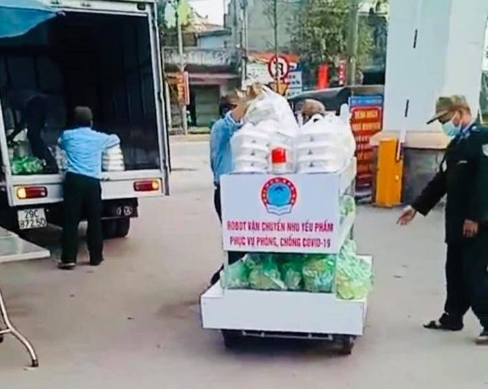Lãnh đạo Trung tâm Y tế TP Chí Linh nhận xét, robot vận hành dễ dàng, hiệu quả cao, thân thiện với môi trường, đáp ứng đầy đủ các tính năng đối với bệnh viện dã chiến.