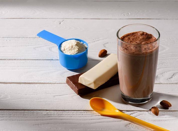 5. Protein lắc: Hầu hết các loại protein lắc đều chứa whey, uống khi bụng đói có thể gây ra các phản ứng phụ như đầy hơi, chuột rút và tiêu chảy. Thực phẩm này chỉ khiến bạn đói hơn sau khi ăn chúng.