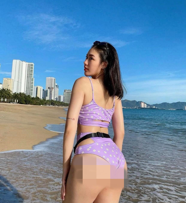 Về chế độ ăn, Hoàng Mai tiết lộ cô không lựa chọn nhịn ăn, giảm cân khắt khe mà thực hiện nó theo khoa học để tốt cho sức khỏe. Cô thực hiện rõ 3 nguyên tắc trong chế độ ăn hàng ngày và duy trì theo thói quen. Tuyệt đối không ăn đêm, ăn tối sau 19h. Ăn đủ đạm: Thịt bò, trứng, gà, cá, rau… và hạn chế tinh bột.