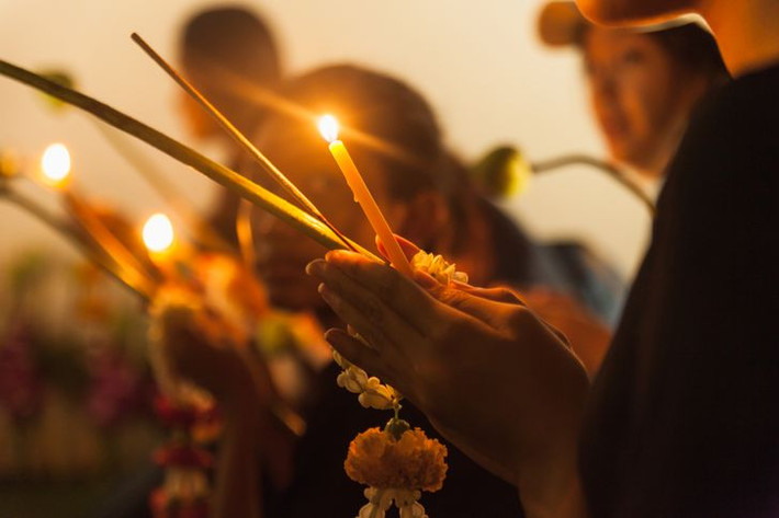11. Thái Lan: Không dự đám tang. Một số nền văn hóa tin rằng phụ nữ mang thai không nên tham dự đám tang. Ví dụ, ở Thái Lan có một tín ngưỡng nói rằng nếu một phụ nữ mang thai tham dự một đám tang, đứa trẻ của cô ấy sẽ bị ám bởi linh hồn của người chết khi nó được sinh ra.
