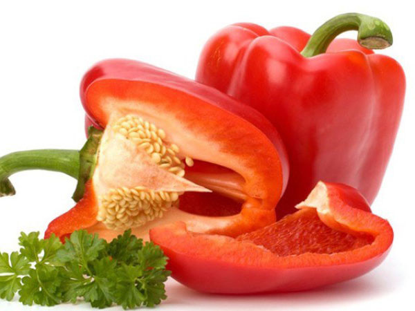 8. Ớt chuông đỏ: Với hàm lượng kali thấp và giàu vitamin A, B6, C, chất xơ và axit folic, ớt chuông đỏ có tác dụng kỳ diệu trong việc giữ cho thận của bạn khỏe mạnh. Người ta nói rằng ớt chuông đỏ có thể phá vỡ chất thải độc hại trong máu, hỗ trợ chức năng thận.