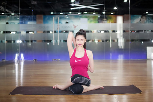Bên cạnh việc chăm sóc hình thể, Trương Quỳnh Anh còn chú trọng tới việc dưỡng da mềm mịn.