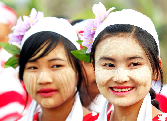 Nhờ những công dụng tuyệt vời này mà cả nam giới, trẻ em ở Myanmar cũng thích loại mỹ phẩm có nguồn gốc tự nhiên này. Ảnh: Internet.