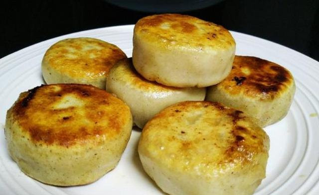 Món này hơi giống bánh bao, nước súp béo thơm bên trong là sự kết hợp tuyệt vời của thịt bò tươi, mùi thơm hành lá, rất hấp dẫn. Ảnh: Internet.