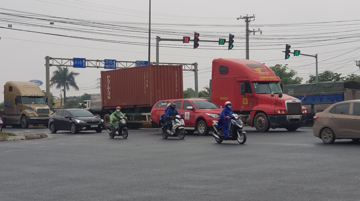 Toàn tỉnh Hải Dương đã kết thúc thời gian cách ly xã hội từ 0h, ngày 3/3/2021. Đồng thời, dừng hạn chế phương tiện lưu thông trên các tuyến quốc lộ qua địa bàn. Trước đó, Hải Phòng cho phép phương tiện chở hàng hóa được đi qua quốc lộ 5.