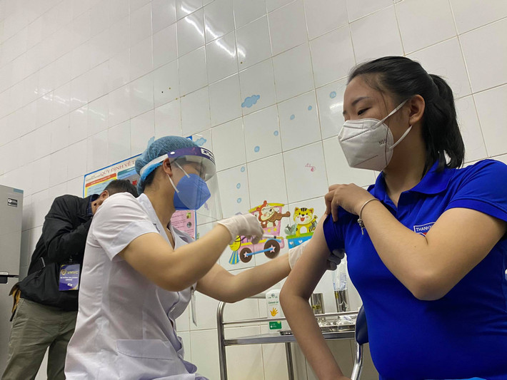 Đa số người được tiêm đều hồi hộp.