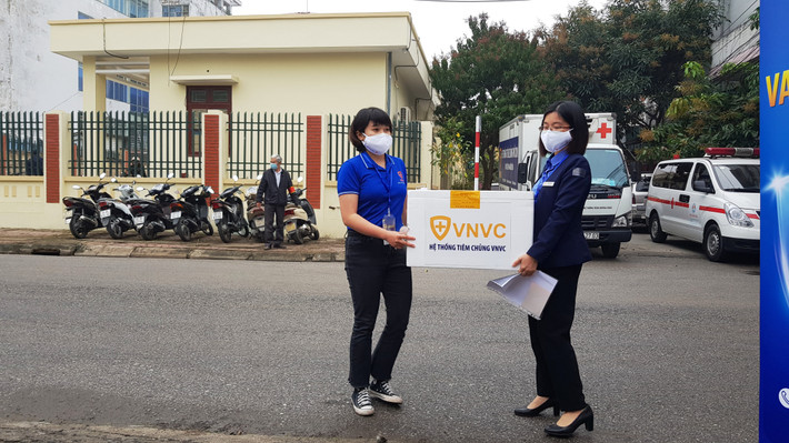 Trước đó, vắc-xin COVID-19 về Hải Dương từ 7h sáng.