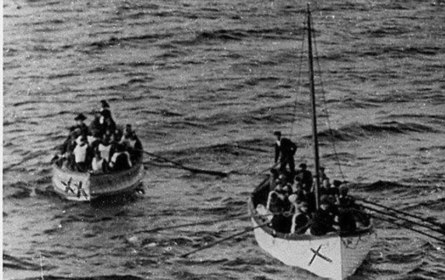 Khi tàu Titanic bắt đầu chìm từ từ xuống đáy biển, ông Michel đã gửi hai con lên xuồng cứu sinh nên hai cậu bé may mắn thoát chết.