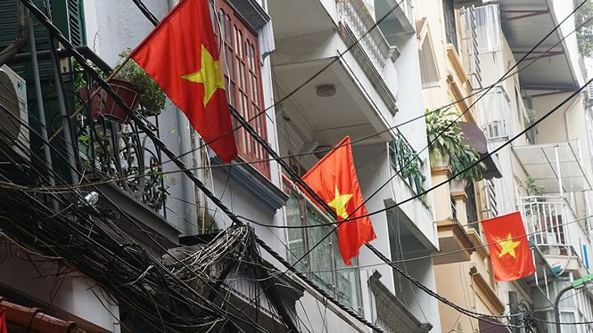 Mặt phố Nguyễn Trường Tộ.