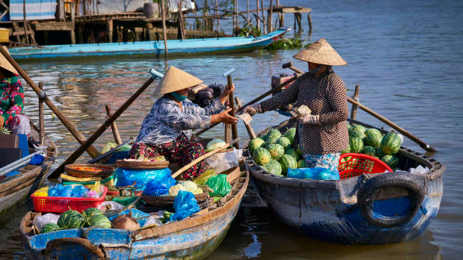 Cần Thơ là một trong những điểm đến hấp dẫn ở khu vực sông Mekong. Các khu chợ nổi, cánh đồng lúa, kênh rạch chằng chịt, các vườn cây trái xanh mát,... trở thành nét độc đáo ở nơi này.