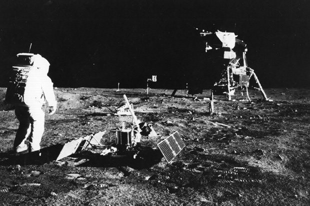 Bài kiểm tra nói dối chủ yếu tập trung vào lời kể của phi hành gia Aldrin về một vật thể "hình chữ L" mà ông và các cộng sự trên tàu Apollo được cho đã nhìn thấy khi đặt chân lên Mặt Trăng năm 1969.