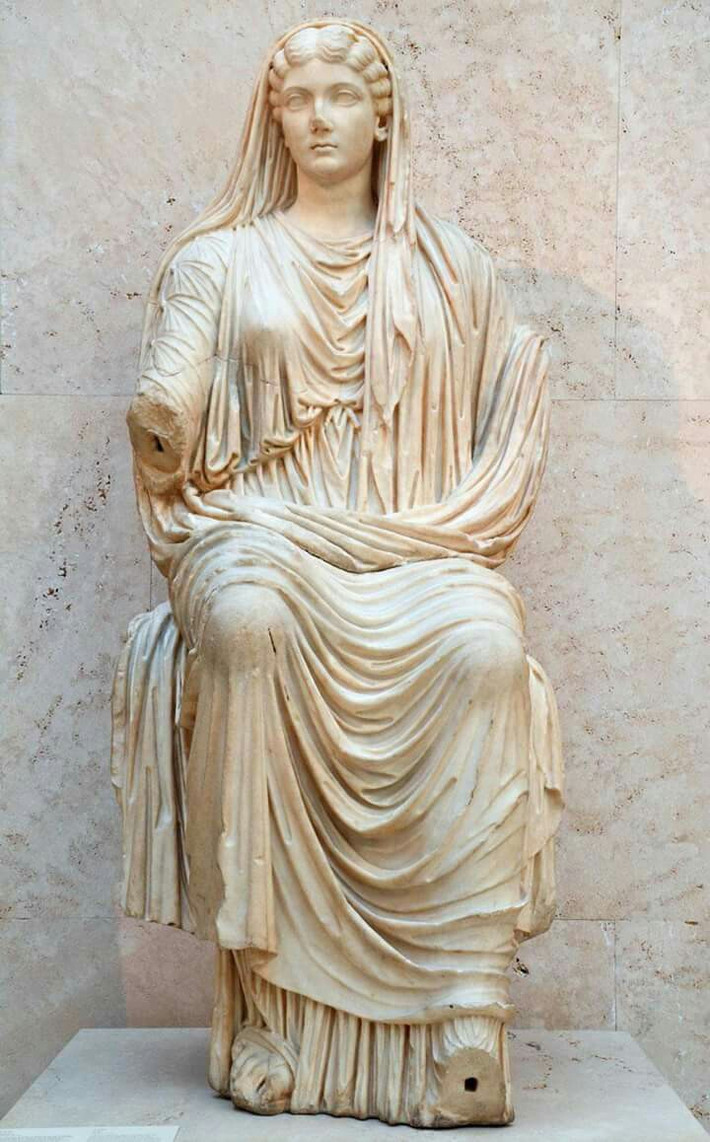 Vào ngày Scribonia sinh cho ông người con gái Julia, Augustus đã bỏ bà để kết hôn với tình yêu lớn nhất đời mình là Livia Drusilla sau khi ép Tiberius Claudius Nero phải bỏ vợ.