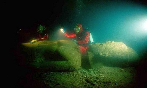 Những hiện vật được tìm thấy tại khu vực tàn tích thành phố cổ Heracleion giúp ích rất nhiều cho giới khảo cổ nghiên cứu về niềm tin tôn giáo của người dân thời bấy giờ.
