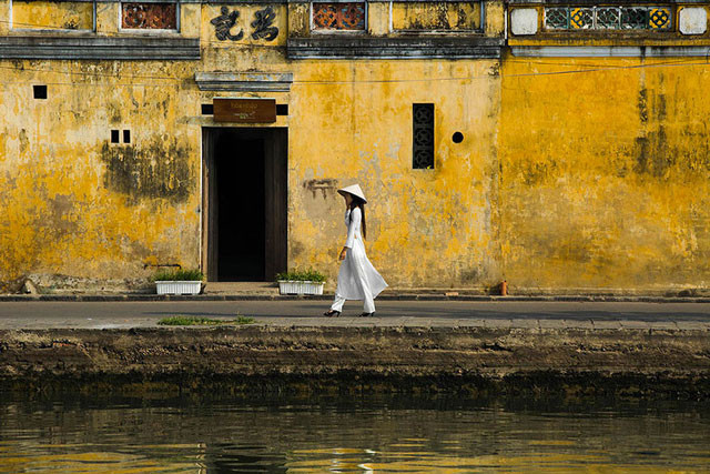 Tà áo dài tại Hội An.