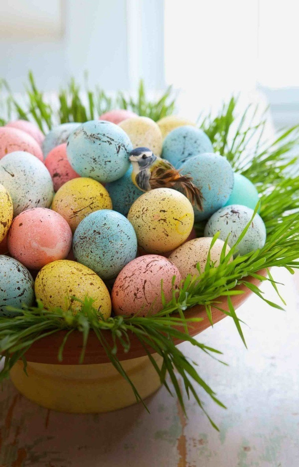 Với cách làm đơn giản này sẽ giúp góc bếp hay bàn ăn, bàn trà phòng khách thêm điểm nhấn ai nhìn cũng yêu.