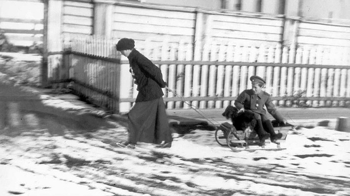 Trong thời gian sống ở Tobolsk, các thành viên trong gia đình Sa hoàng Nicholas II sống mà không biết tương lai sẽ ra sao.