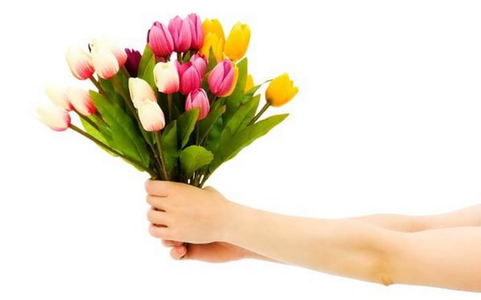 Đối với người dân Nga, việc tăng hoa vô cùng quan trọng và phải đặc biệt chú ý đến việc số hoa đem tặng là chẵn hay lẻ. Trong đó, số hoa chẵn chỉ dùng trong ngày tang lễ, tưởng niệm. Trong trường hợp đi chơi hoặc muốn tặng hoa cho người khác, bạn nên tặng số hoa lẻ như 1, 3, 5, 7...