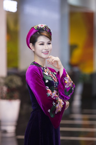 Nữ diễn viên sinh năm 1987 kết hôn sớm, sau khi cô tốt nghiệp trường Đại học Sân khấu Điện ảnh Hà Nội. Thời điểm còn tích cực tham gia các dự án dài tập, Huyền Trang góp mặt trong rất nhiều bộ phim hot, thu hút lượng khán giả theo dõi lớn, chẳng hạn Cầu vồng tình yêu, Ba đám cưới một đời chồng, 13 Nữ tử tù, Ngự lâm không kiếm...