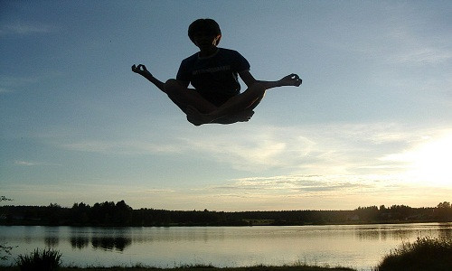Tu sĩ Milarepa là một nhà yoga hàng đầu ở Tây Tạng thuộc thế kỷ 19 cũng nổi tiếng lịch sử với khả năng khinh công tài tình. Vị tu sĩ này được mệnh danh là người nắm giữ nhiều sức mạnh kỳ bí mà giới khoa học không thể lý giải.
