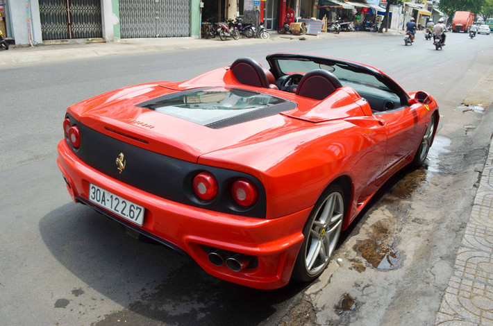 "Ngựa già" 360 Spider được giới thiệu lần đầu vào năm 2001. Sau gần 20 năm ra mắt, F360 Spider vẫn có sức thu hút đặc biệt bởi kiểu dáng chưa bao giờ lỗi thời mang thiết kế của Pininfarina.