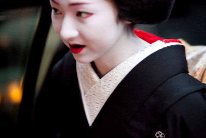 Tập tục này phổ biến ở mọi tầng lớp xã hội từ geisha, kỹ nữ cho đến phụ nữ thuộc tầng lớp quý tộc.