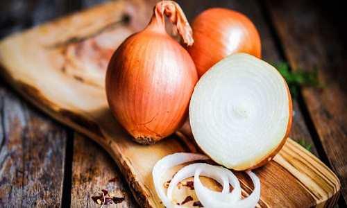 Củ hành cũng được cho rằng mang theo sức mạnh kỳ bí, giúp ích rất nhiều cho người chết khi ở thế giới bên kia.