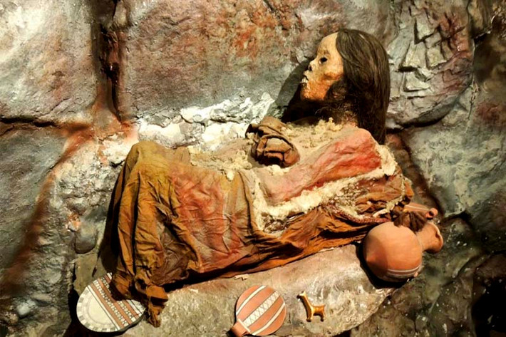 Máu là thứ "nuôi dưỡng sự sống mà thần thánh ban cho con người" và thần Mặt trời Huitzilopochtli cần máu để tồn tại và phát triển.