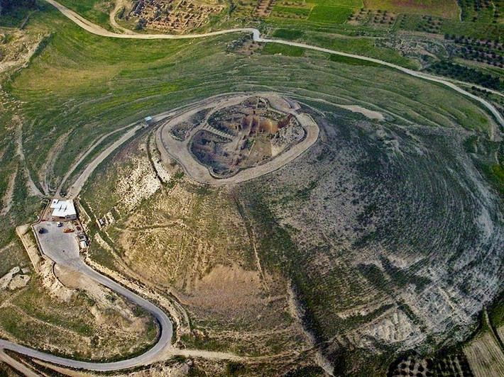 Pháo đài núi Herodium được Herod Đại đế cho người xây dựng trên đỉnh một ngọn đồi cách Jerusalem 12 km về phía Nam từ năm 23 - 15 trước Công nguyên.