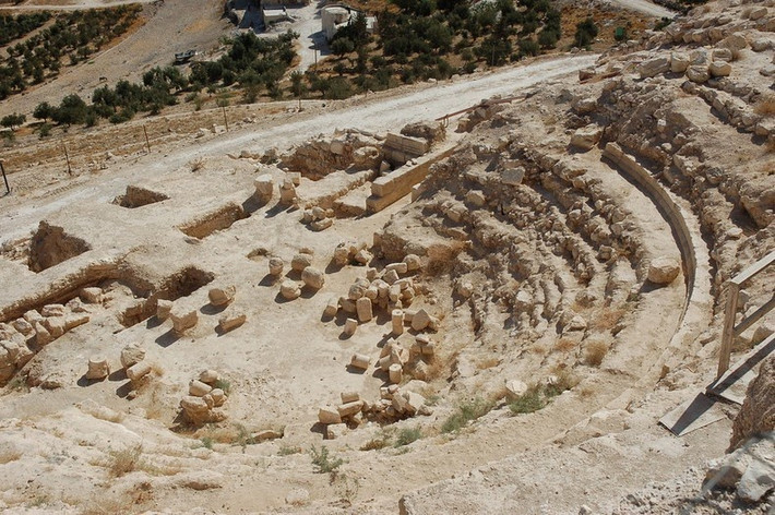 Theo nhà sử học Do thái La Mã Josephus, pháo đài núi Herodium được xây dựng ngay tại nơi Herod Đại đế giành được chiến thắng trước kẻ thù Hasmonean và Parthia vào năm 40 trước Công nguyên.