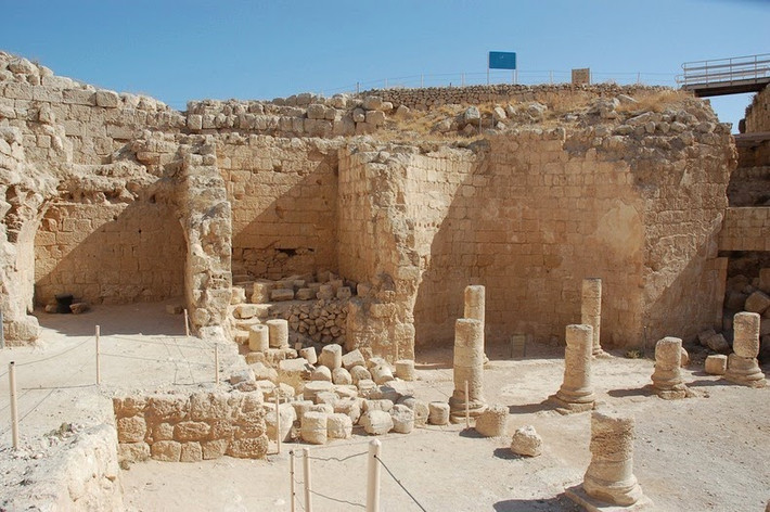 Để đánh dấu chiến thắng này, Herod Đại đế cho xây dựng pháo đài và cung điện.