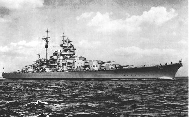 Chiến hạm Bismarck được hạ thủy vào tháng 2/1939. Kể từ khi đi vào hoạt động, nó là chiến hạm của phát xít Đức có trọng tải lớn hơn so với nhiều tàu chiến châu Âu thời điểm đó.