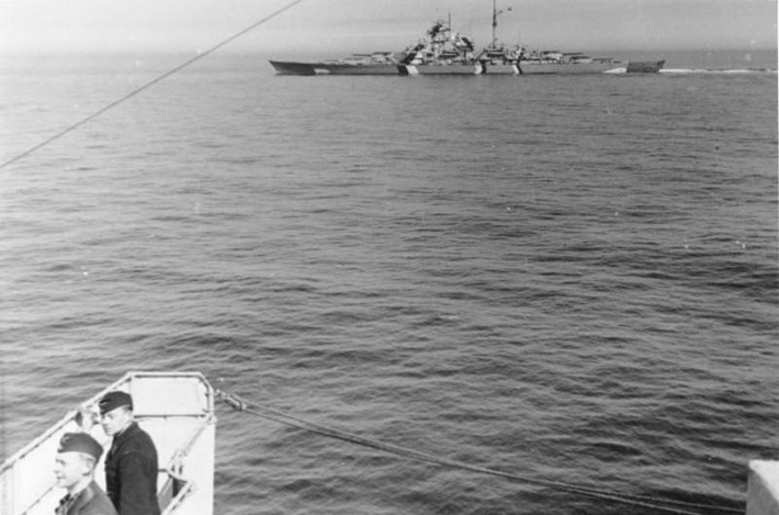 Dưới sự chỉ huy của Đại tá Hải quân Ernst Lindemann, chiến hạm Bismarck tham gia chiến dịch có tên mã Rheinübung vào tháng 5/1941.